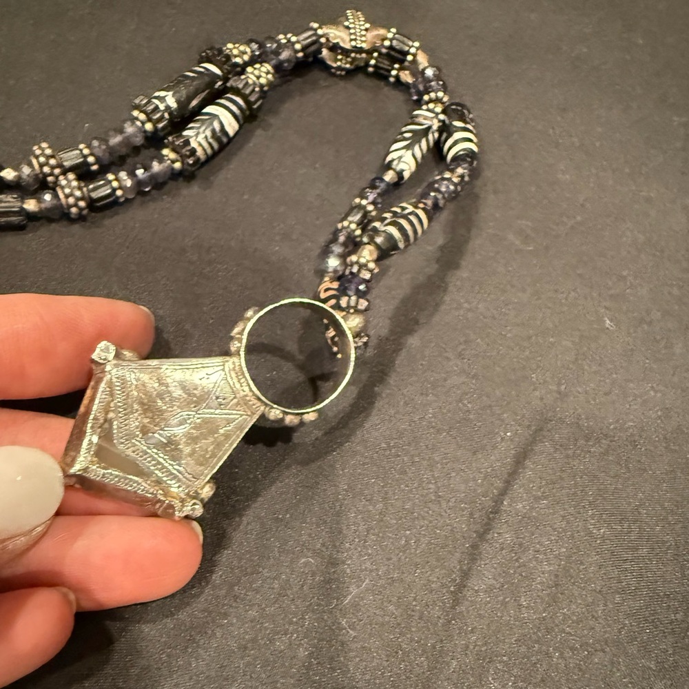 Tuareg Silver and Agate Tanfouk Necklace, Moroccan Berber Necklace Tribal - Picture 9 of 12